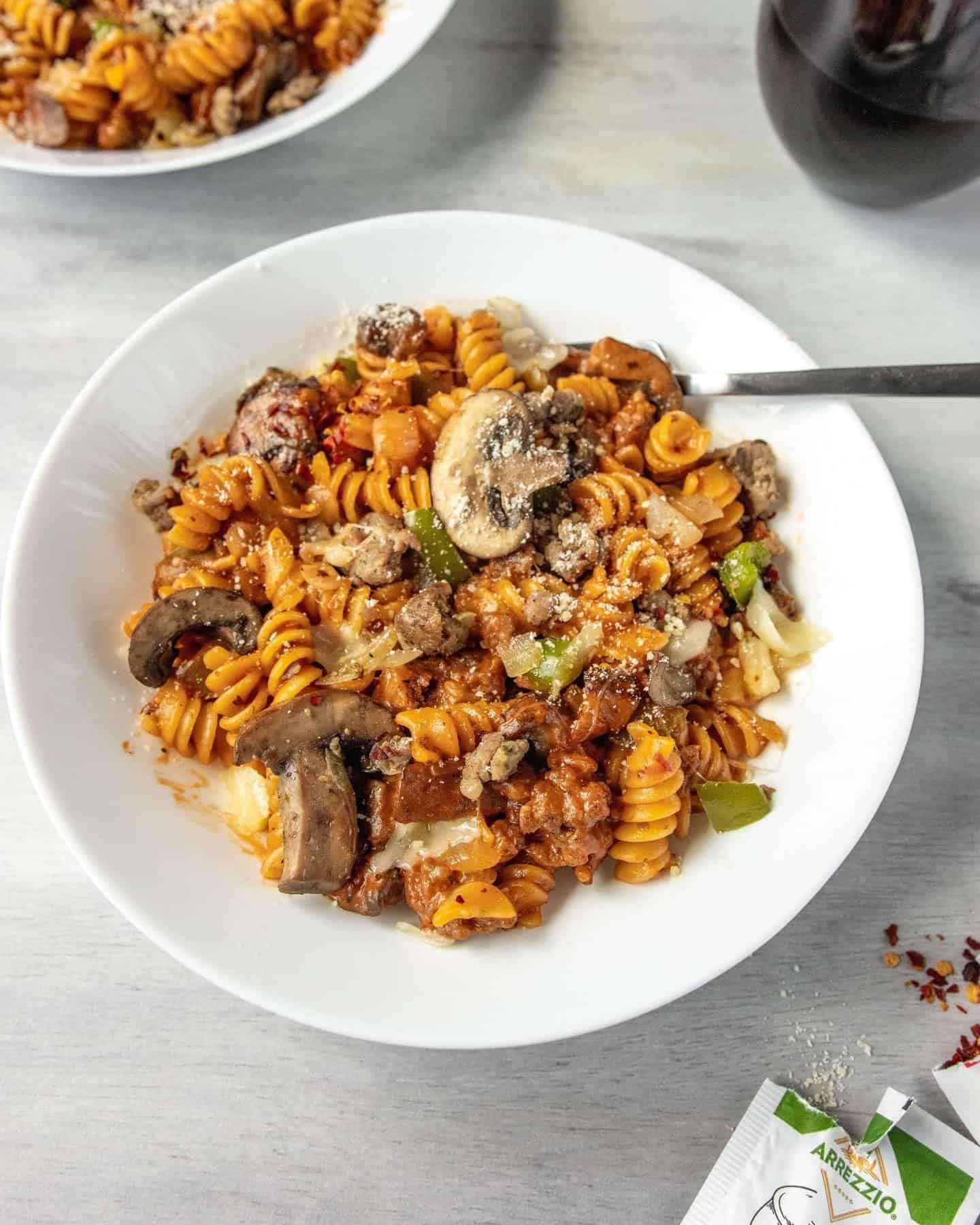 This One Pot Pizza Pasta only takes 30 minutes, so it’s is perfect for a busy weeknight. ⁣
⁣
It’s very easy to customize, so everyone in the family can fall in love with this easy dinner. ⁣
⁣
Recipe in the bio!🍕🍝⁣
⁣
#easyrecipes #food52 #todayfood #quickdinner #dinnerideas #pastadinner #pastarecipe #onepot #pasta #meganvskitchen  #thekitchn #buzzfeedfood #feedfeed #bhgfood