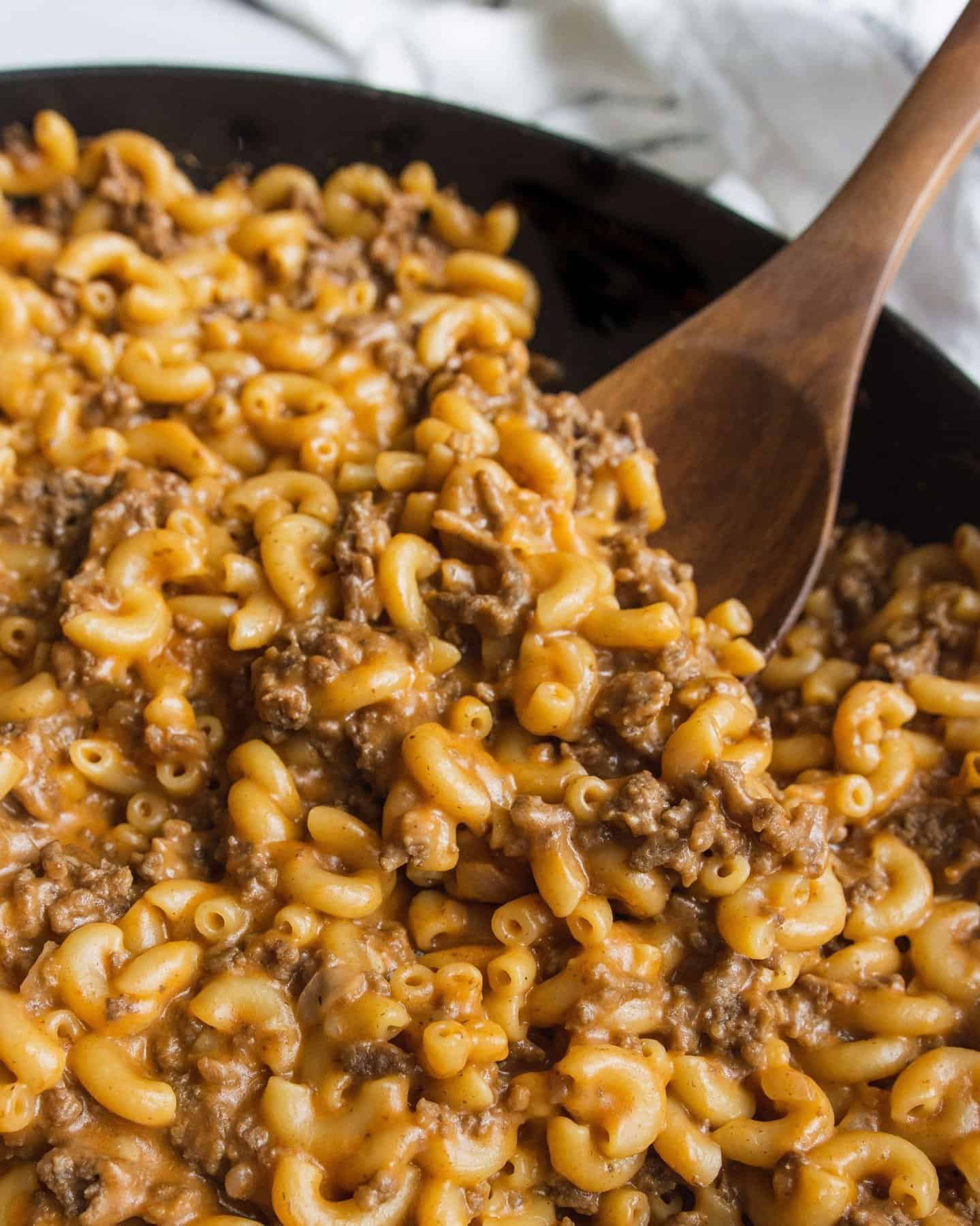 Easy Homemade Hamburger Helper is ready in 35 minutes. This copycat version is so good and can still be made in one skillet!⁣
⁣
Recipe in the bio! 🍔⁣
⁣
 #easyrecipes #food52 #thekitchn #buzzfeedfood #feedfeed #bhgfood #todayfood #quickdinner #dinnerideas #dinnerrecipes #hamburger #hamburgerhelper #pasta #easyrecipe #onepot