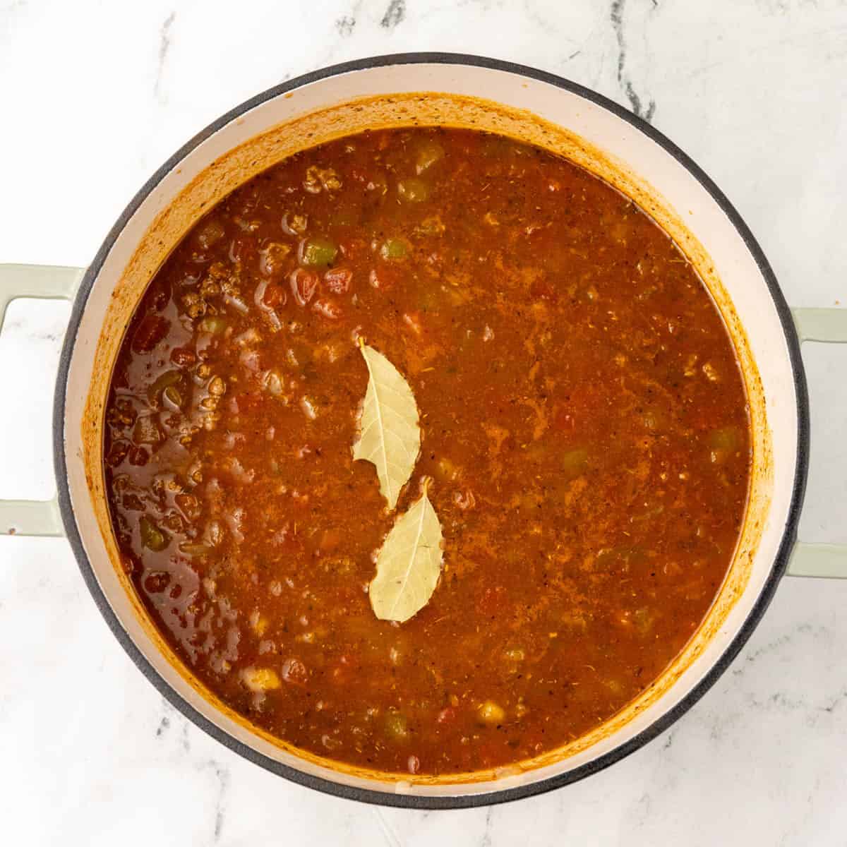 sauce simmer in pot