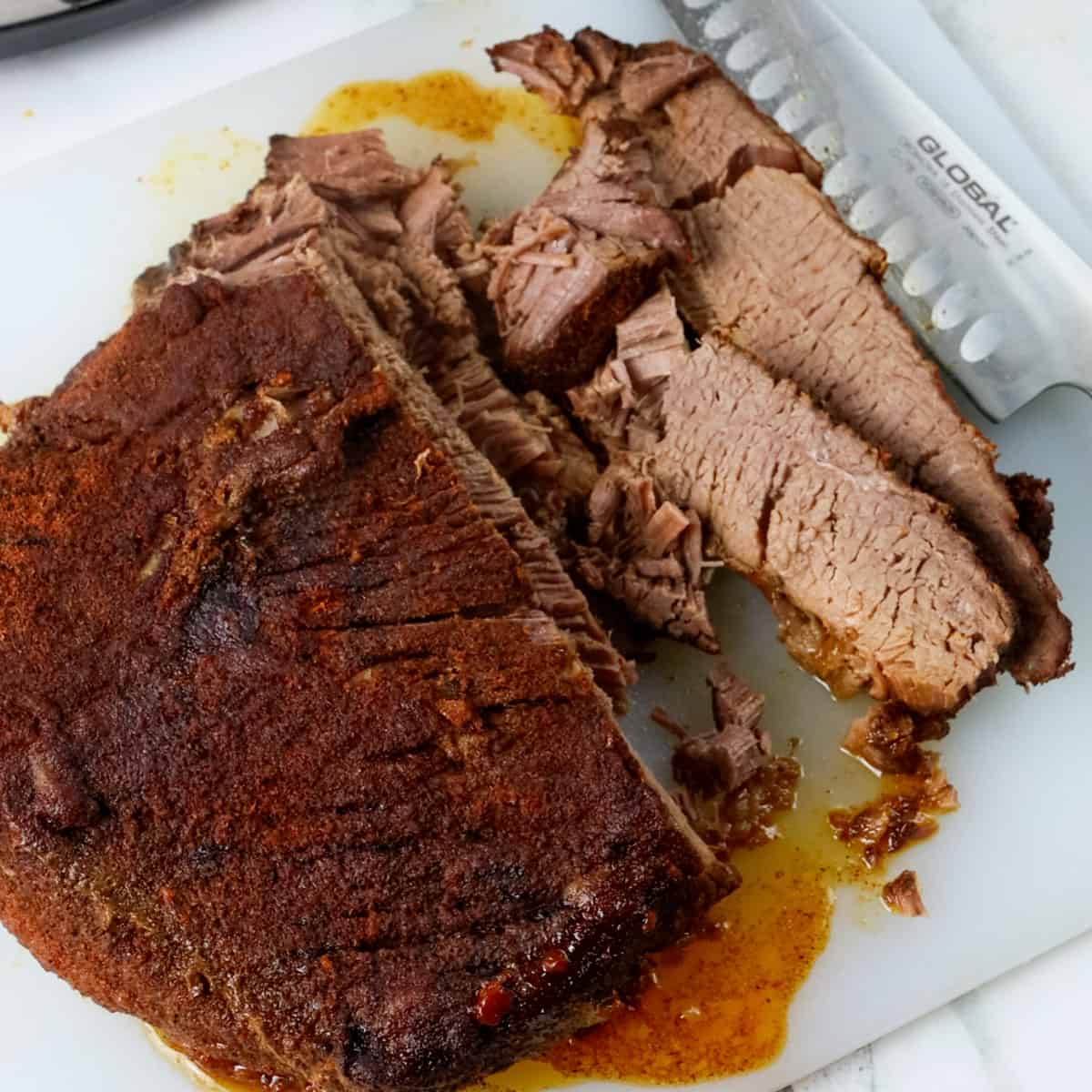 slicing brisket 