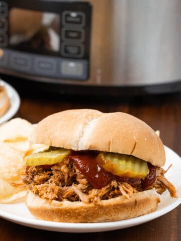 Slow Cooker Pulled Pork Sandwiches