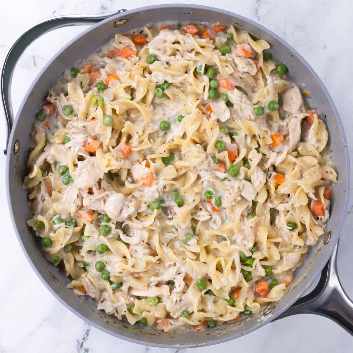 finished chicken noodle pasta in a pan ready to be served